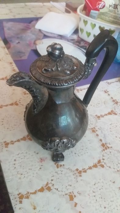 Vand un ibric vechi de colecție din argint