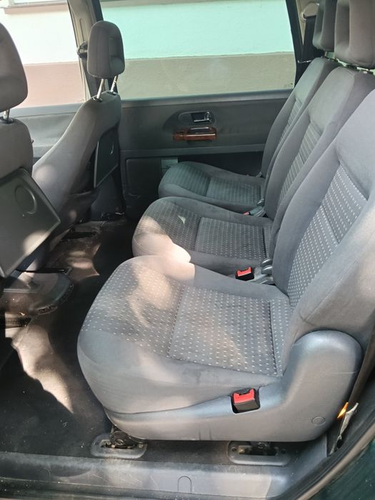 Vand Seat Alhambra cu 7locur din 2003 primul proprietar!
preti 2500€ negociabil mai multe detalii pe nr de telefon 0771 488 944