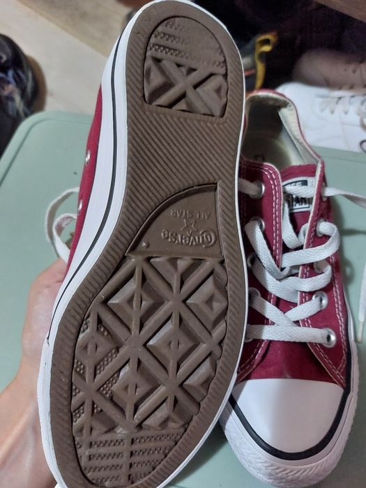 Vand Converse aproape noi