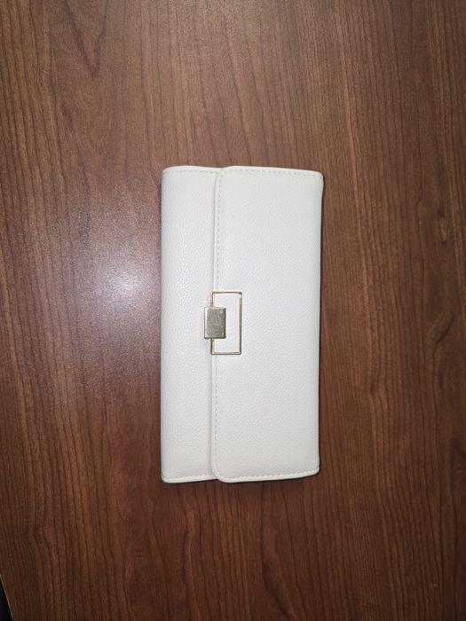 Дамско бяло портмоне