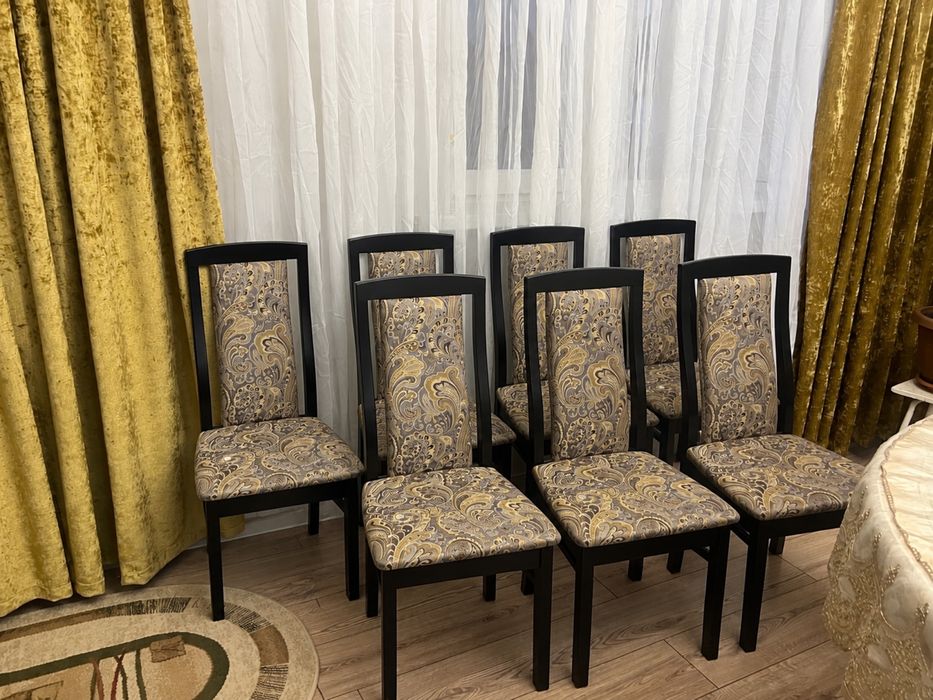 Продам 6 обеденных стульев
