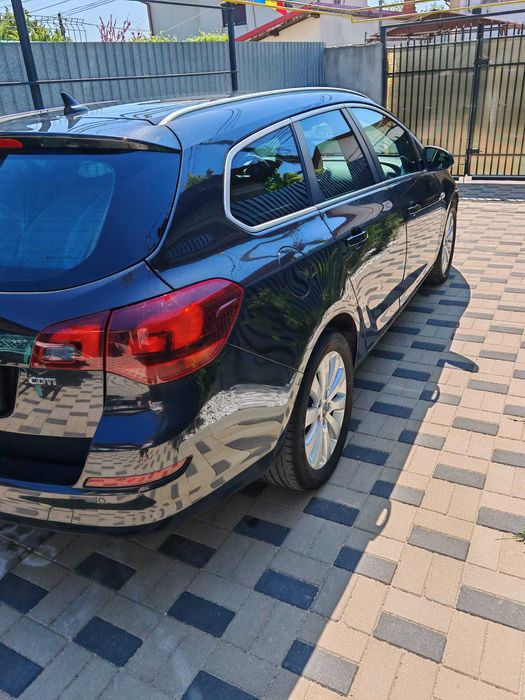 Opel Astra J 2012