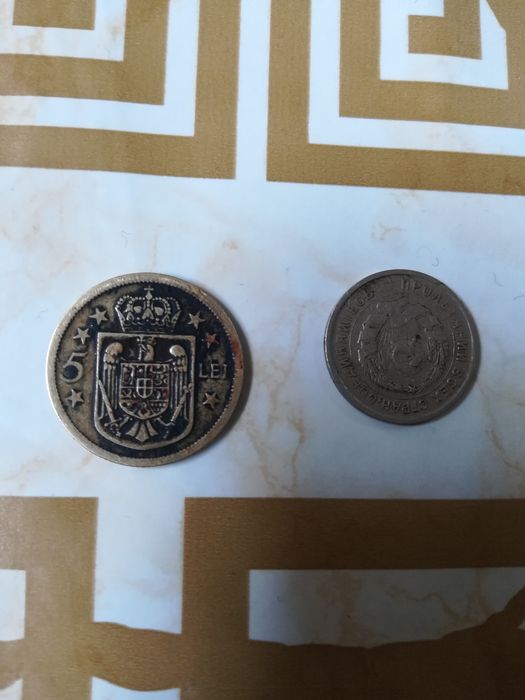 Caseta de valori de argint  si doi banuti cu regili mihai