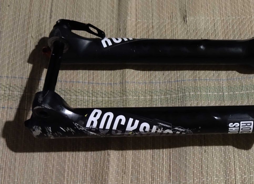 Вилка RockShox Yari RC [27.5] 170mm