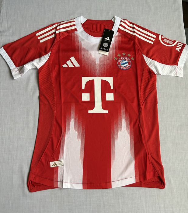 Футболни екипи | Футболни тениски