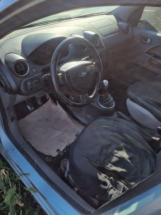 Ford Fiesta 2003 - Se vinde ÎNTREAGĂ pentru piese / donatoare