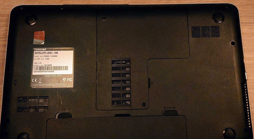 Laptop Toshiba Satellite pentru piese