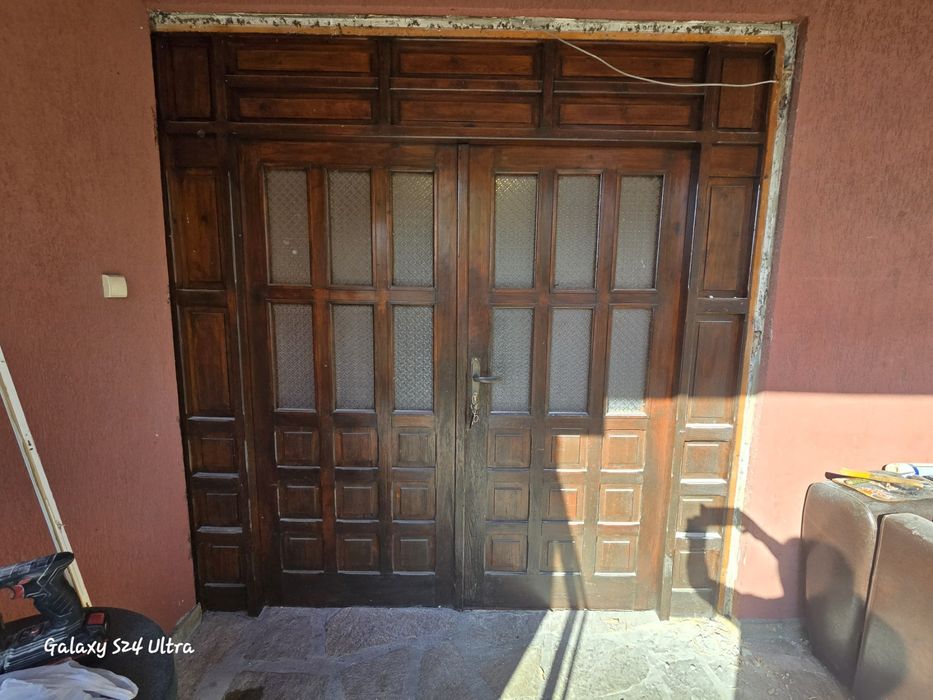 Входна врата от масив