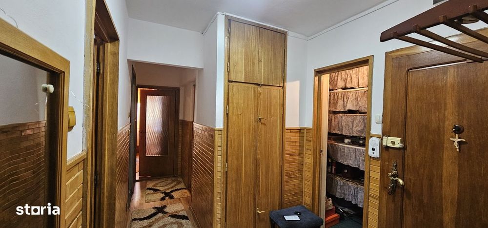 Vandapartament de 3 camere,decomandate ,confort 1 situat pe str.Uzinei