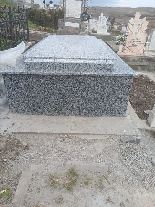 Placări morminte