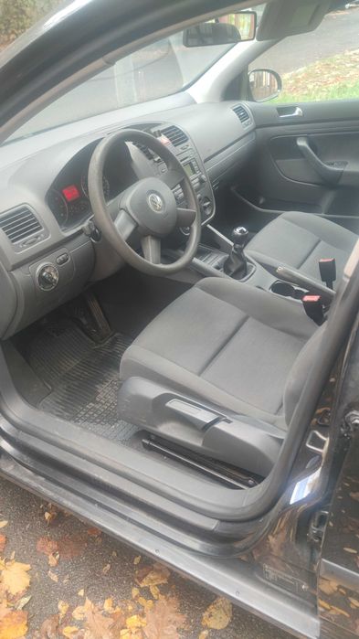 Volkswagen Golf 2005 benzină, 2.479 € — imagine 4