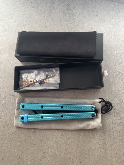 Jucărie Balisong butterfly trainer, nu este ascuțit nu poate fi ascuțit.