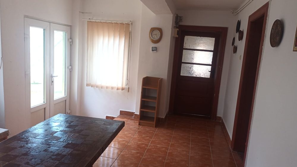 Închiriez casa in centrul Beiușului