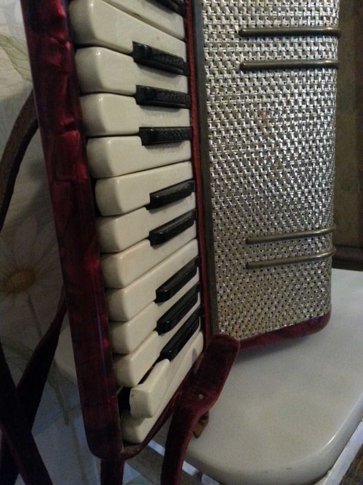 Продам аккордеон немецкого произ.