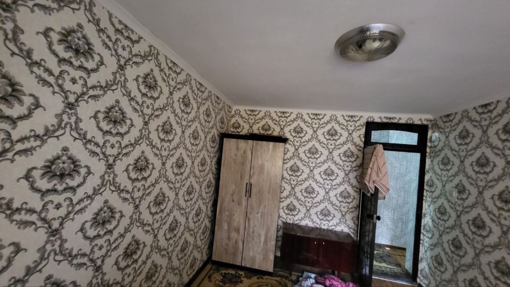 Чиланзар 24.  2 х комнатная Казашка.  Сррчно Горит