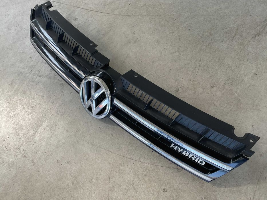 Grila centrala cu defect Vw Touareg 7P hybrid cod 7P6853651