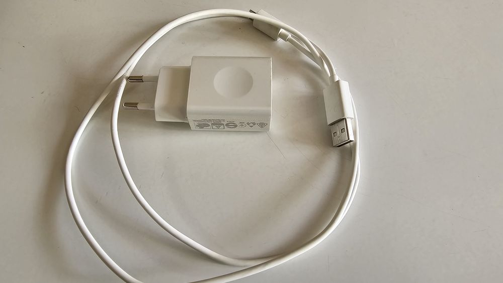 Зарядни/адаптери за мобилни телефони,часовници,блутут слушалки