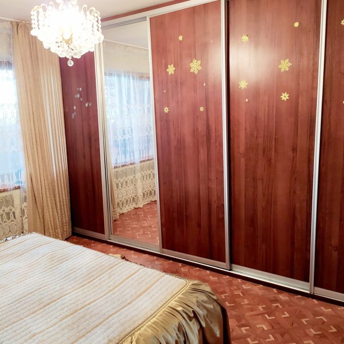 Шести дверный шкаф. Производство Финляндия.