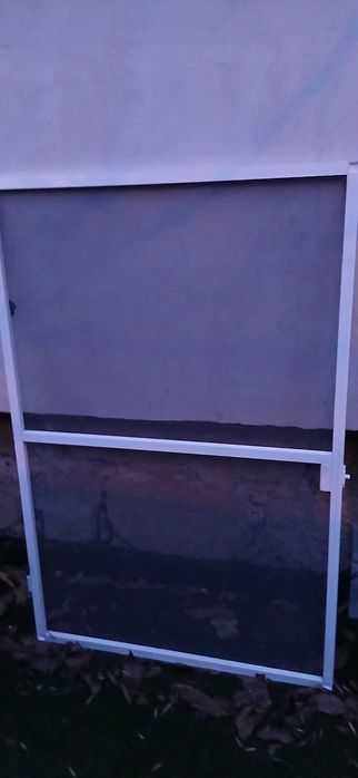 Продавам комарници, различни размери, запазени.