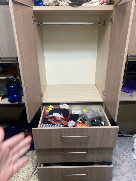 ПРОДАЕТСЯ шкаф со встроенными кроватями