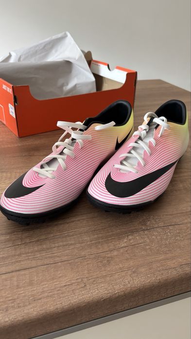 Футболни обувки Nike Mercurial – Turf