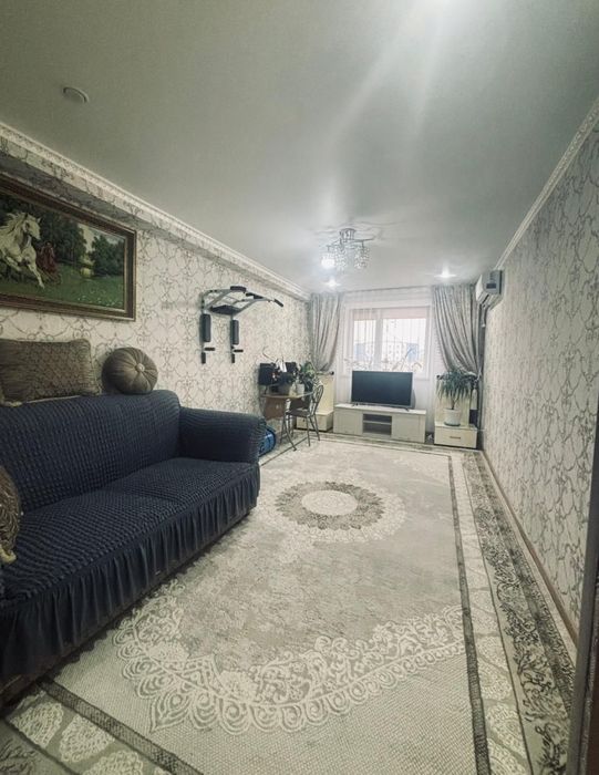 Продается 2-х комнатная не угловая квартира на первом этаже.