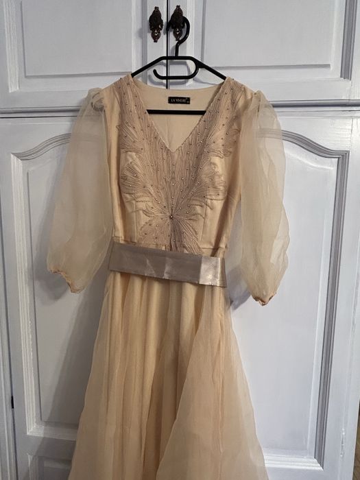 Vand rochie de ocazie