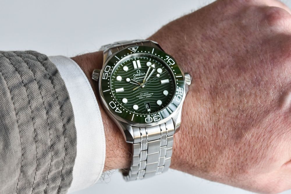 Срочно продам новый мужской часы omega AAA