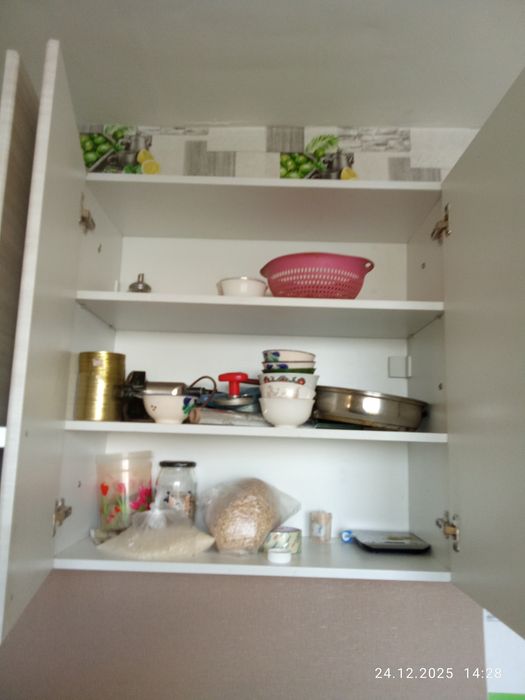 Продам угловой шкаф  (верх )