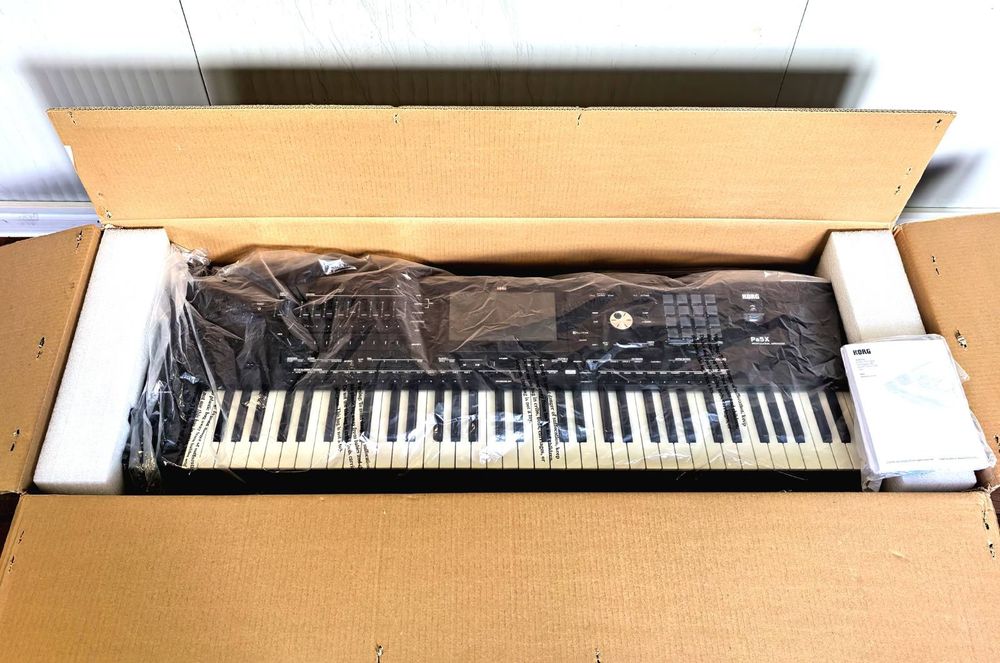Korg pa5x  76 клавиша ,чисто нов !  С твърд калъф и тонколона Корг в комплект