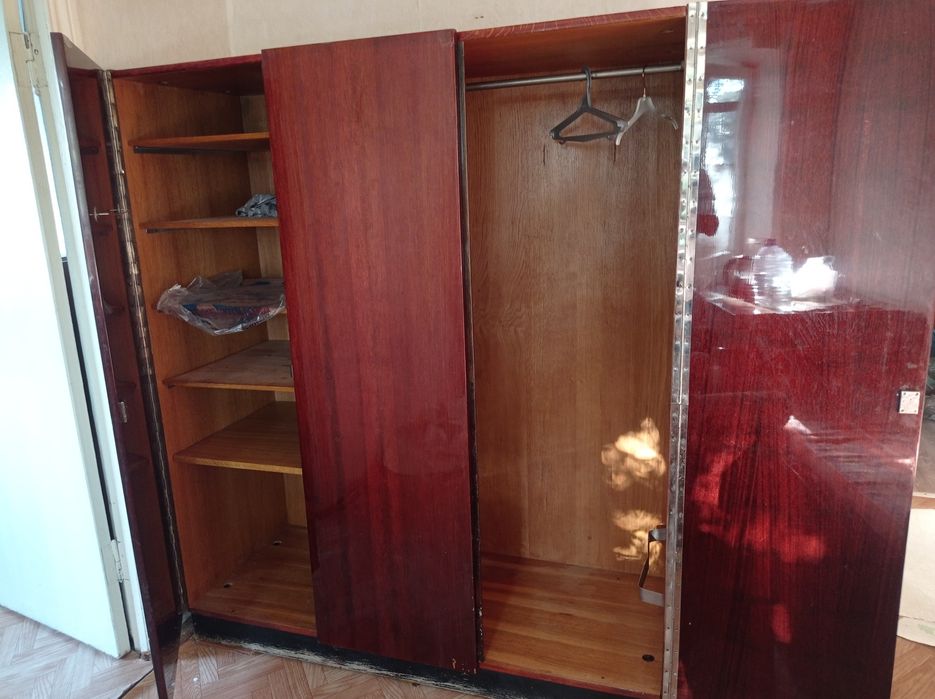 Продам старый шифонер