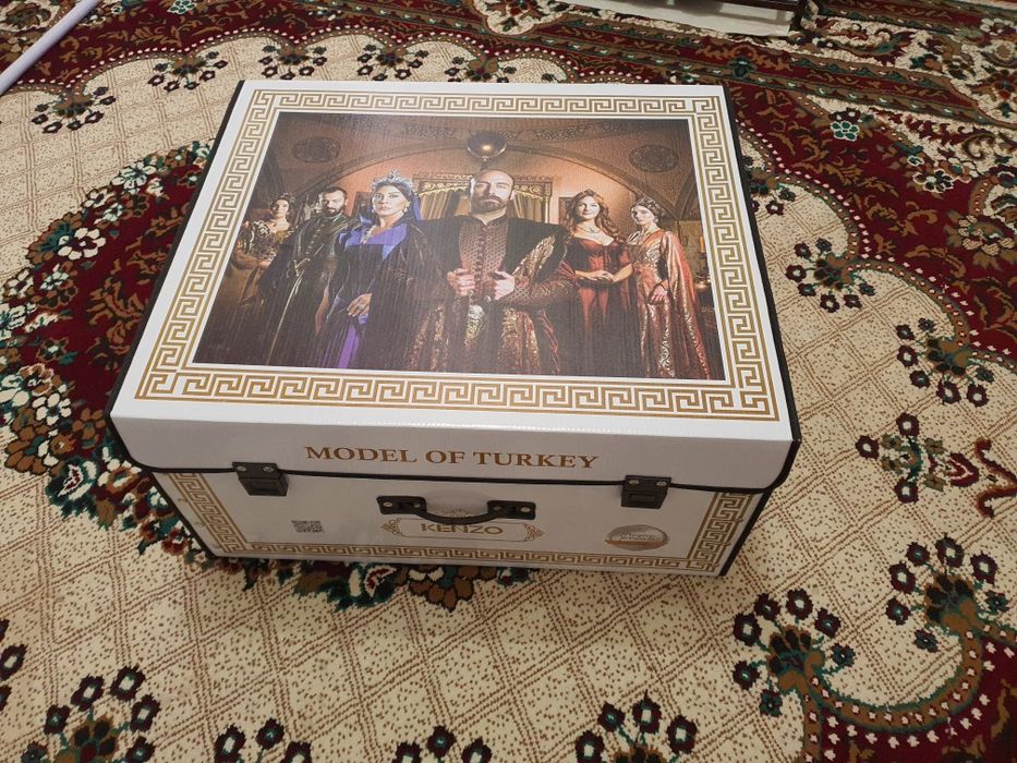 Kenzo firmasidan choyshab komplekt Комплект простыни от фирмы Kenzo