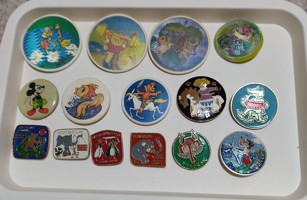 Продам значки разные