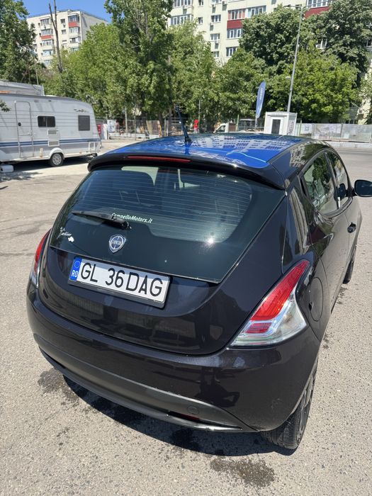 Lancia ypsilon 2014