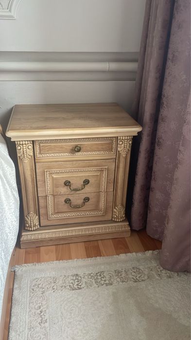 Кровать и тумба