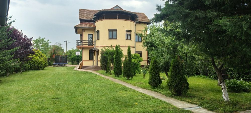 De vanzare Vila  P+1+M  in Razvad