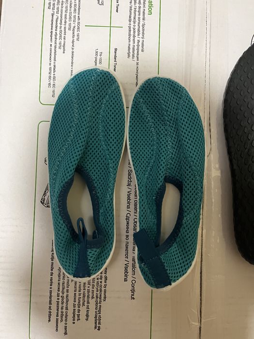 Два чифта аква обувки номер 30-31, 38-39