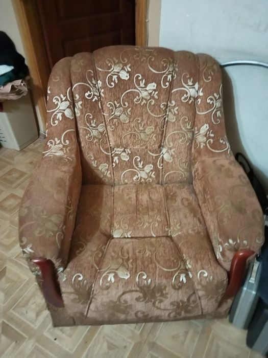 Продам диван и кресла