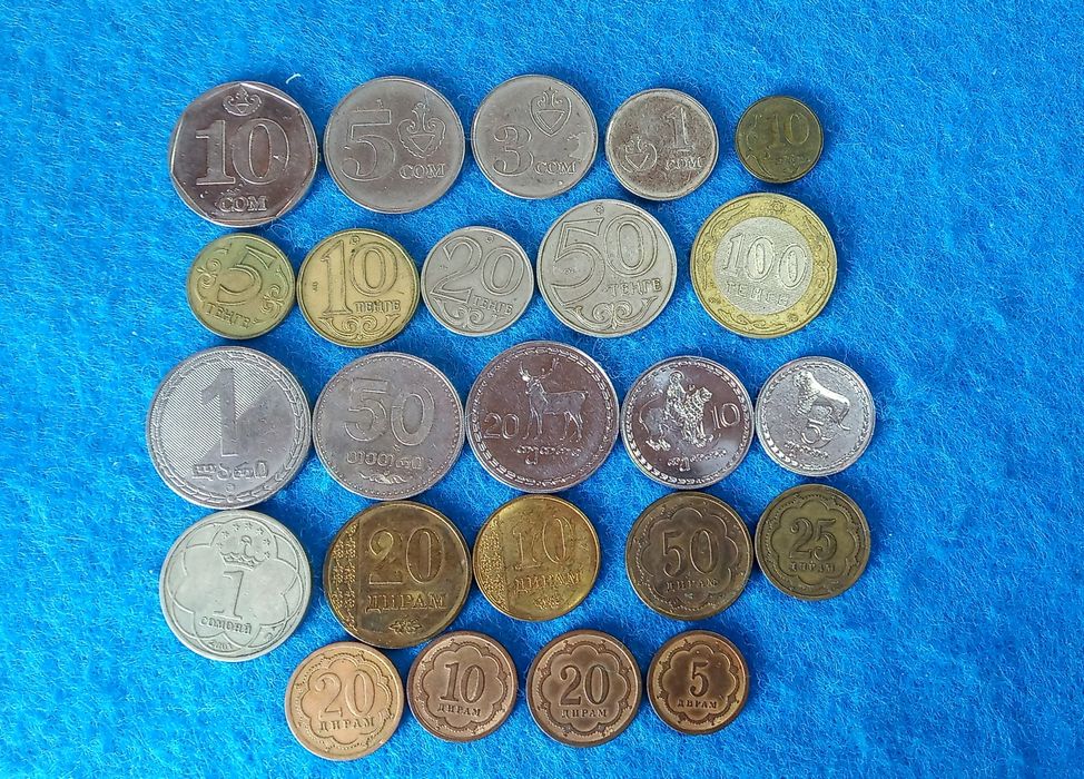 монеты разных стран 60 штук