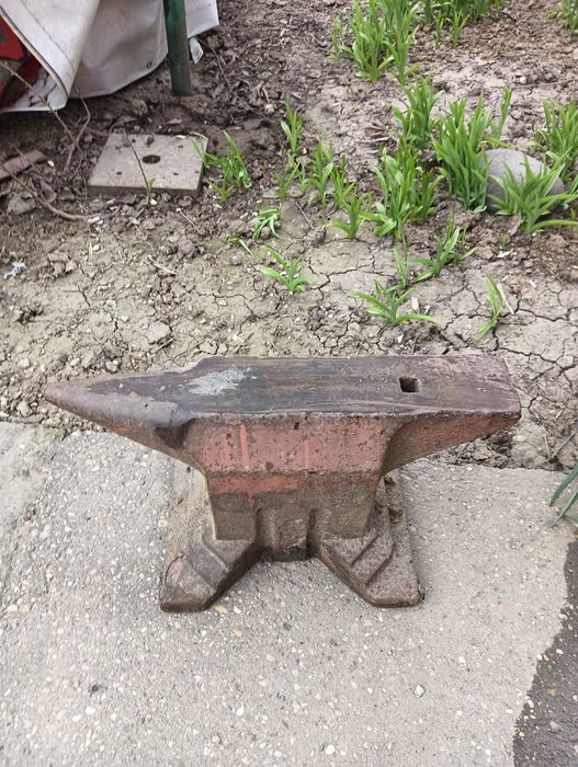 Nicovală veche!!! Din fier masiv (foarte grea)