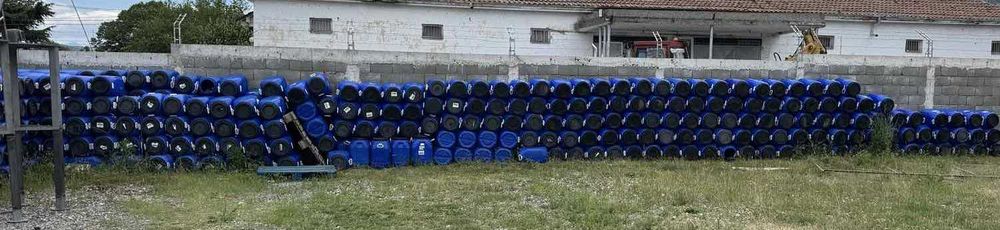 Пластмасови бидони 65L – КАТО НОВИ!