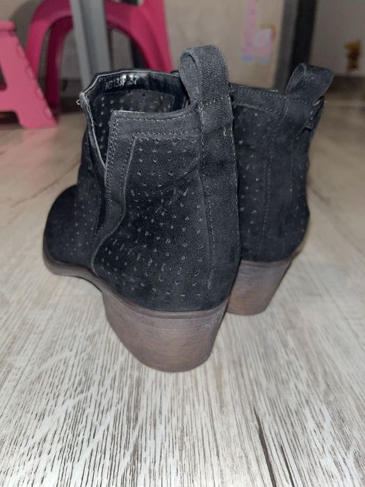 Botine perforate 37,5