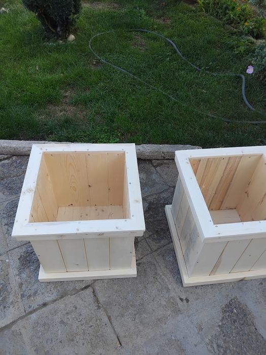 Саксии от дърво кашпи