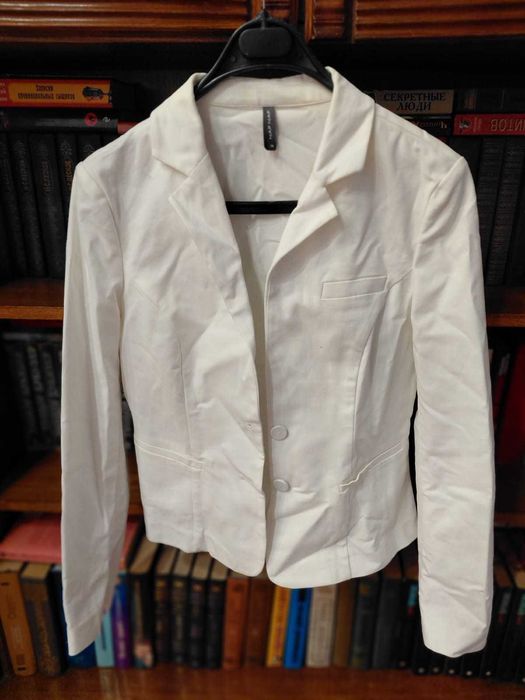 Пиджак женский приталенный в отличном состоянии