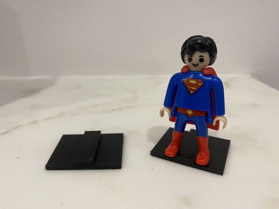 3D принтирана поставка за Kinder Joy / Playmobil фигурки – DC