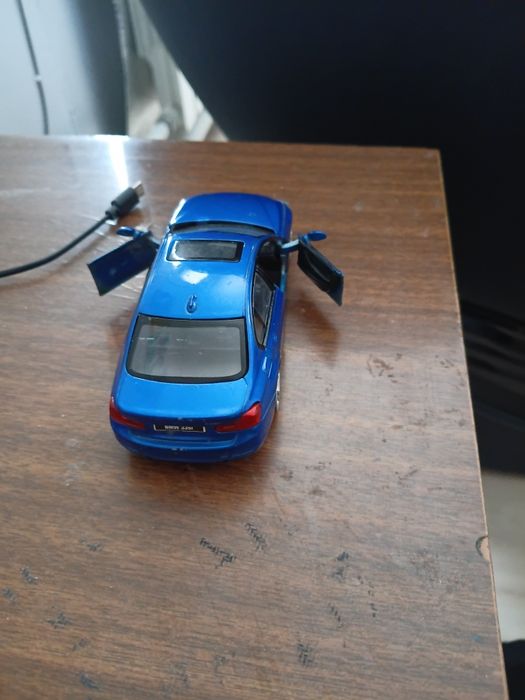 Бмв игрушечная 335i 1:36