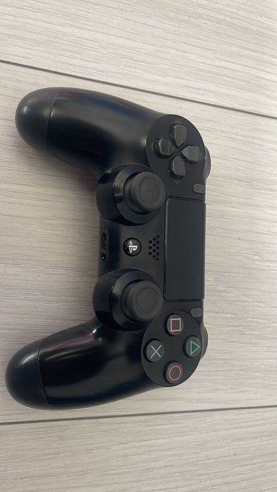 Vând ps4 slim 1TB