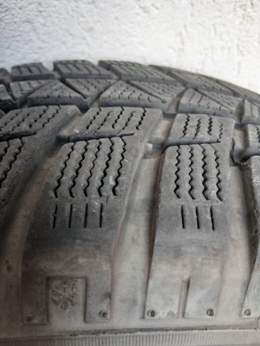 Vand cauciucuri de iarna cu jante aliaj