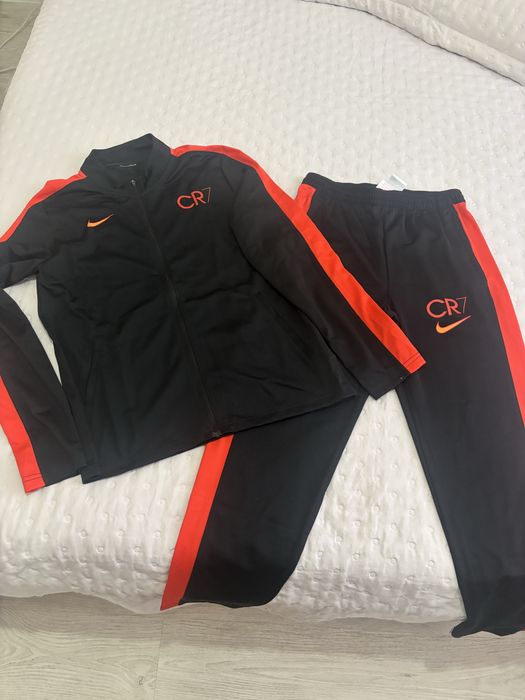 Чисто нов комплект на Niki в тъмно синьо