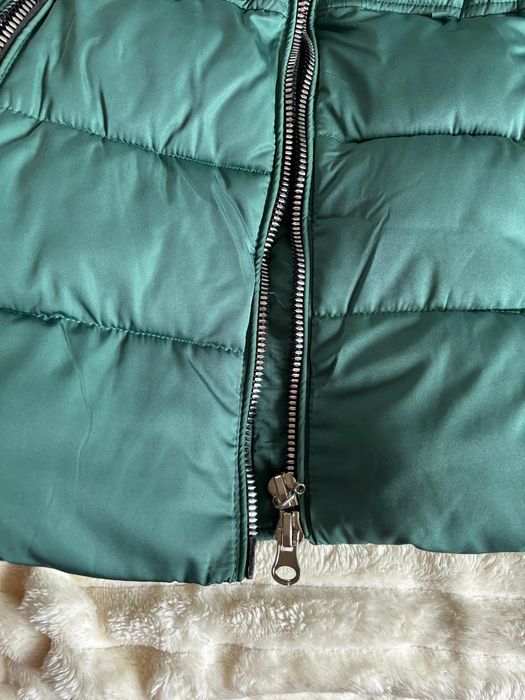 Geaca de iarna dama
Cu buzunare, blana de la gluga detasabila
Pe